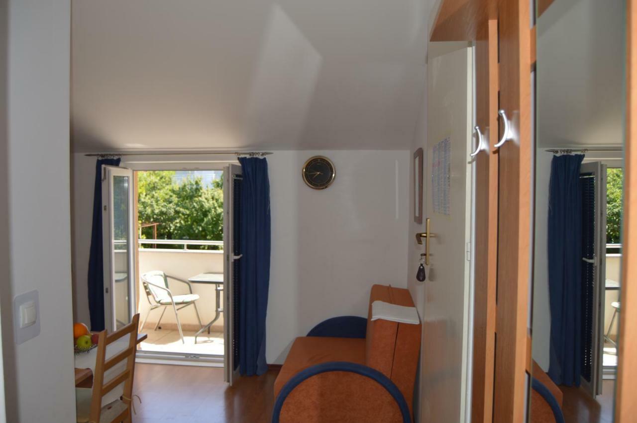 Latin 1 Apartment *