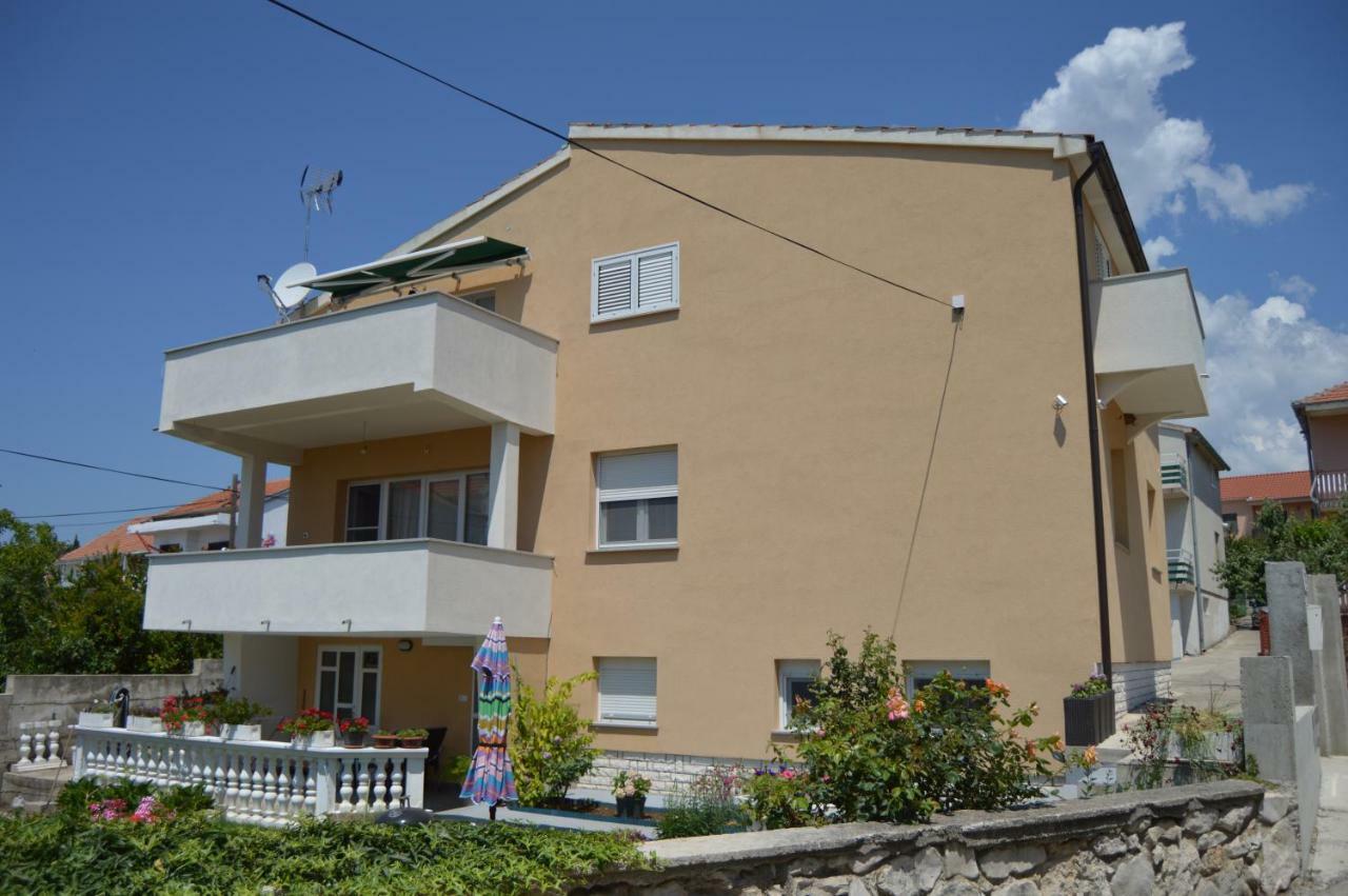 Latin 1 Apartment